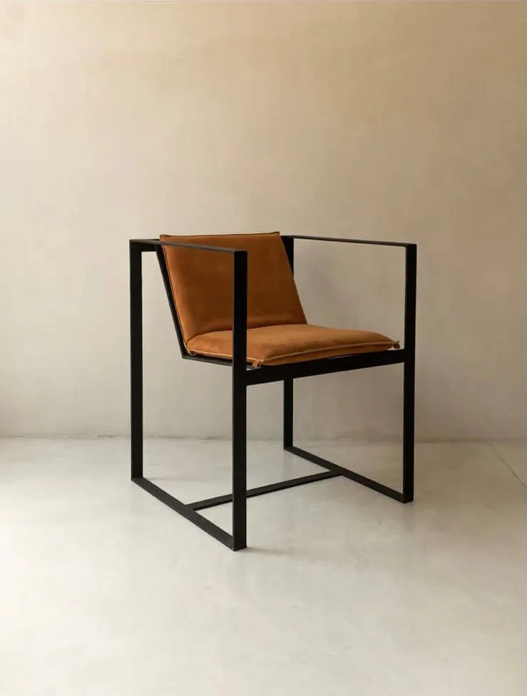 `LUCA` chair