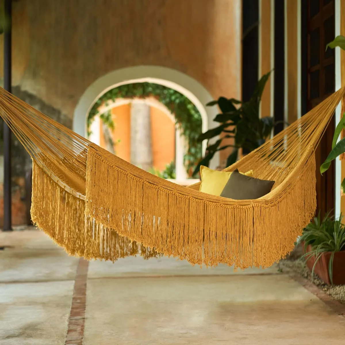 Novica Amber Cascade Cotton Rope Hammock (Triple)